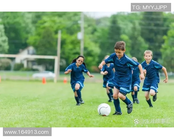 球星走进绿茵场 展现足球激情与技术的完美碰撞