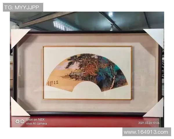 足球明星卡片收藏与装裱艺术:提升价值与展示魅力的完美融合 足球明星卡片收藏与装裱艺术:提升价值与展示魅力的完美融合