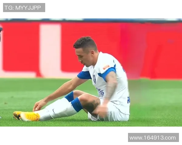 足球明星遭故意犯规被判罚点球引发热议 球迷纷纷讨论判罚公正性